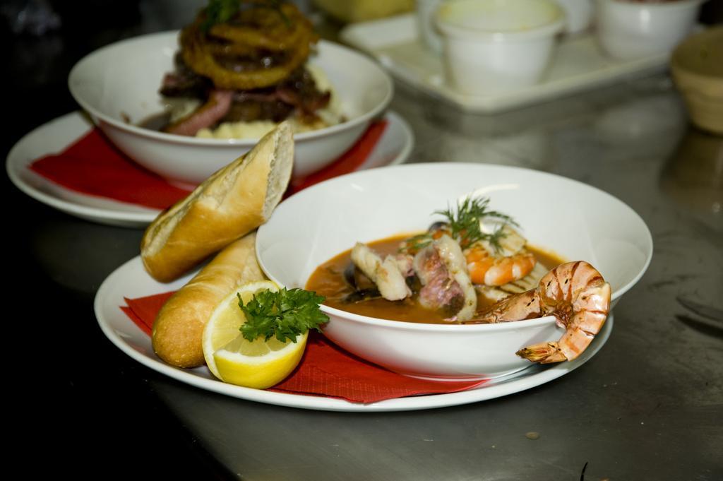 The Three Horseshoes Hotel Alton  Ngoại thất bức ảnh